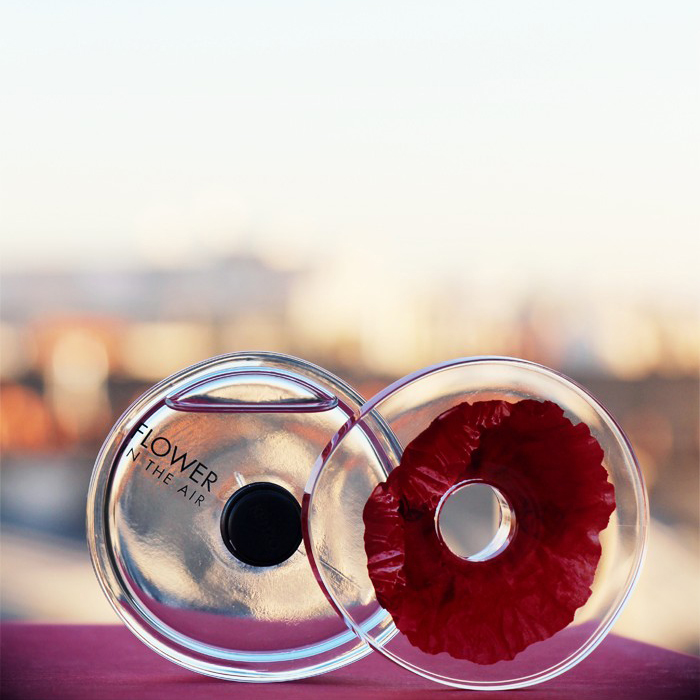 It smells like a flower? (A propos du parfum flower in the air KENZO )
