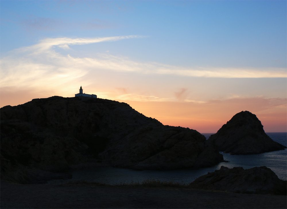 Corse-isula-rossa-ile-rousse-phare-pietra